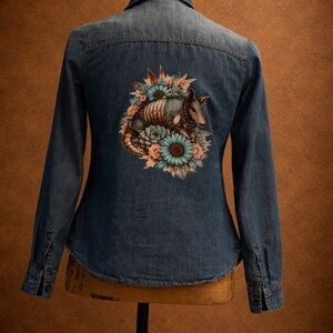 🌵 Boho Western Denim Shirt – Armadillo Floral Design – Size Small 🌵